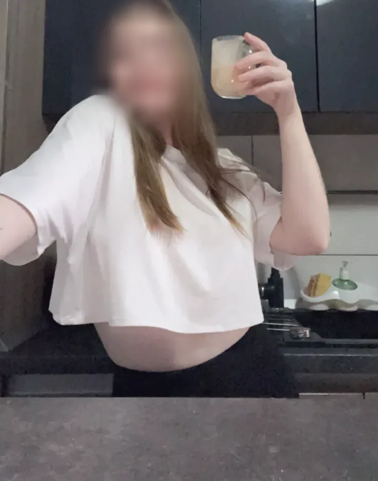 Julia, 27