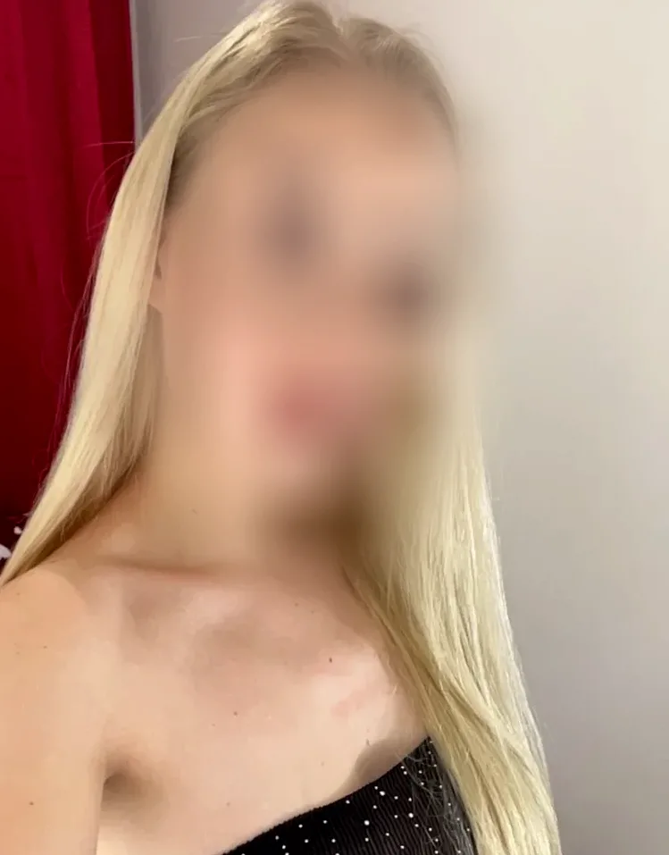 Lilly, 34
