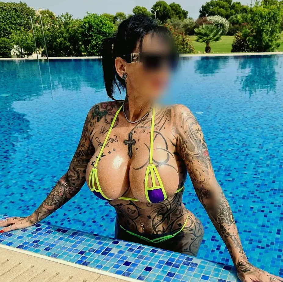 Melanie, 39