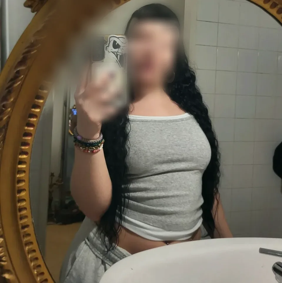 Nadine, 29